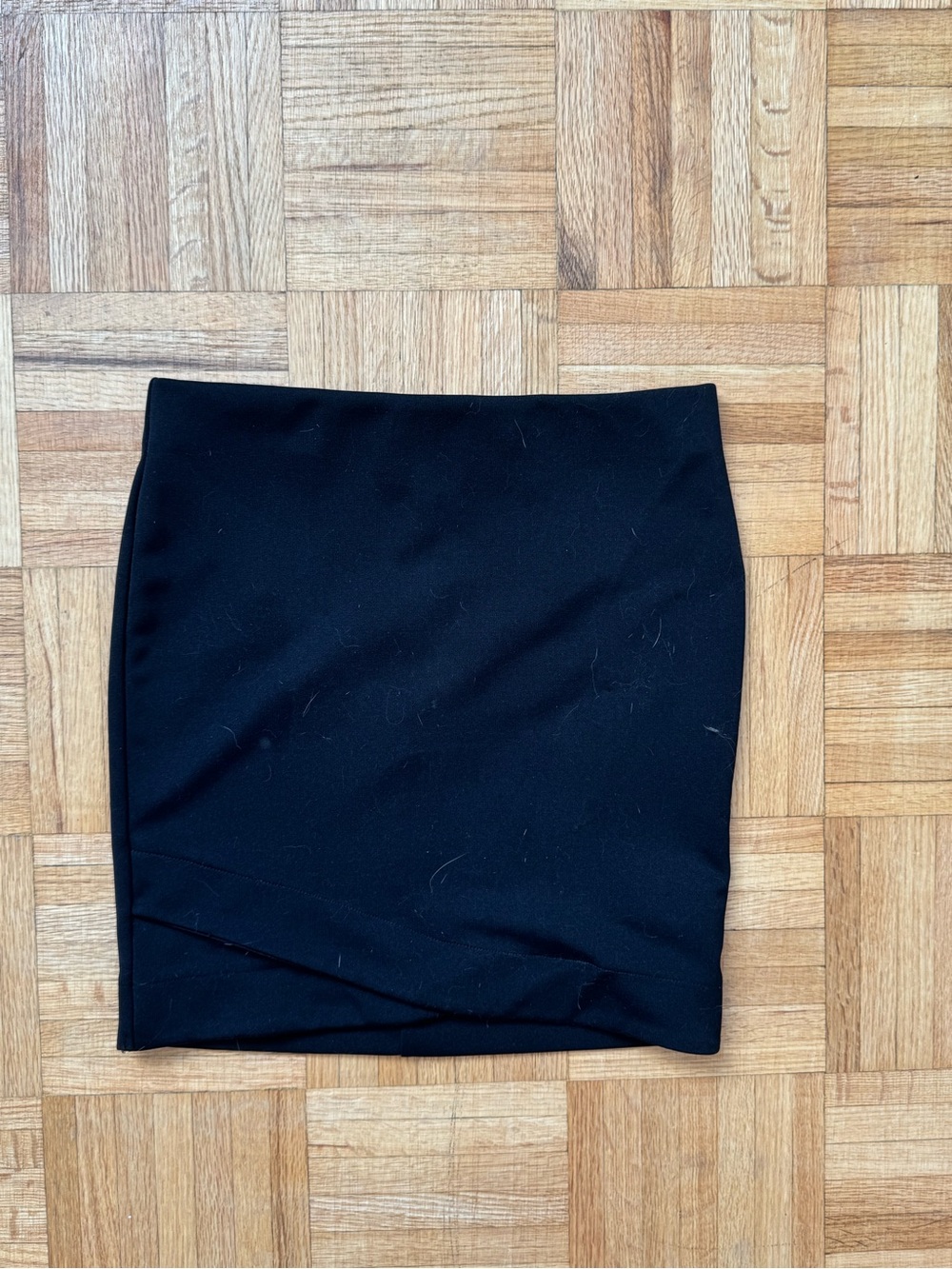 H&M Black Mini Skirt - Sleek Fit